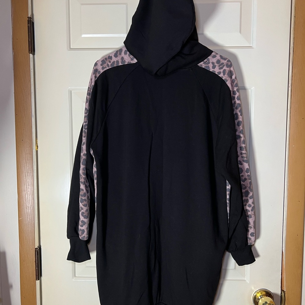 Zenana Outfitters Black Leopard Print Long Hoodie - Picture 5 of 5